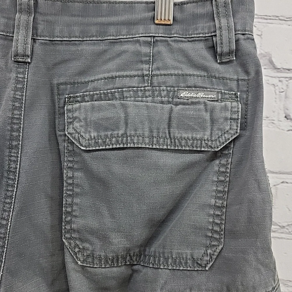 Eddie Bauer Shorts‎ Mens Size 32 Gray Flat Front Cargo 100% Cotton Flaw